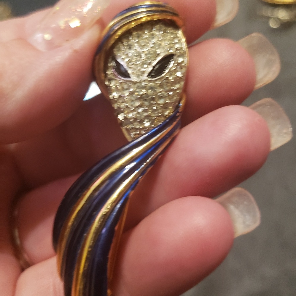 Blue costume pin mask